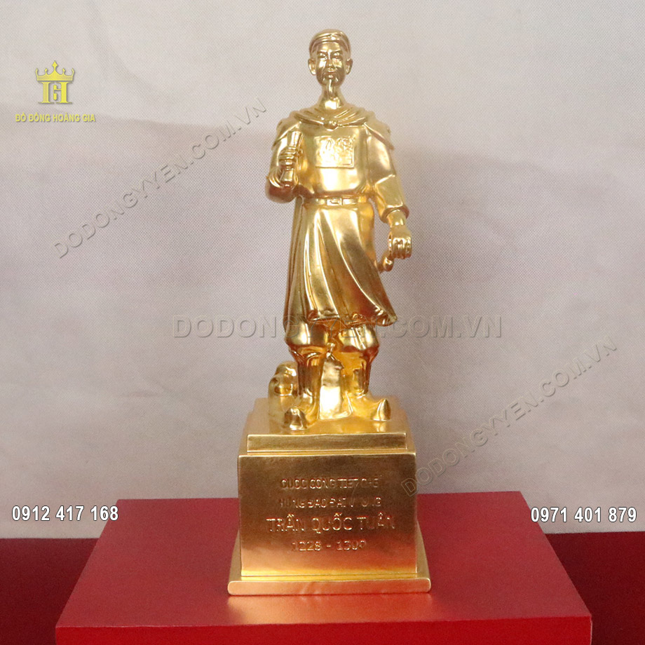 Bức tượng Trần Quốc Tuấn để bàn dát vàng 9999